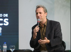 Carlos Rocha dos Santos é Jornalista, Publicitário, Professor e Gestor de Imagens.