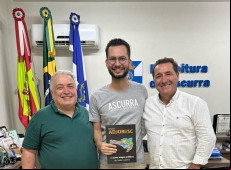O presidente da Adjori/SC, José Roberto Deschamps, acompanhado do vice-presidente regional para o Vale do Itajaí, Ailton Carlos Coelho, visitaram o prefeito de Ascurra, Arão Josino, para propor a realização do encontro regional. Na oportunidade, fizeram a entrega de exemplares da Revista da Adjori ao chefe do Executivo Municipal