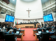 Plenário da Assembleia Legislativa, durante a votação dos projetos, na tarde desta terça-feira (20)