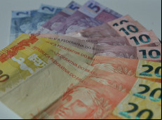 Empresas procuraram menos crédito em março